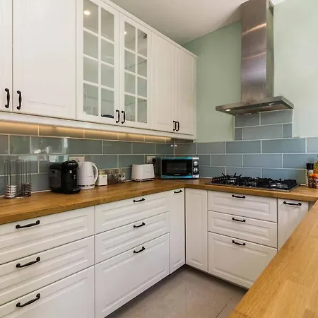 Lovely Home With Four Bedrooms And Private Garden And Parking, Close To Nottingham City Centre Exterior photo