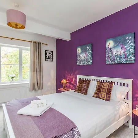 Lovely Home With Four Bedrooms And Private Garden And Parking, Close To Nottingham City Centre Exterior photo
