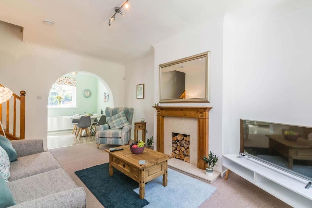 Casa vacanze Lovely With Four Bedrooms And Private Garden And Parking, Close To Centre Nottingham