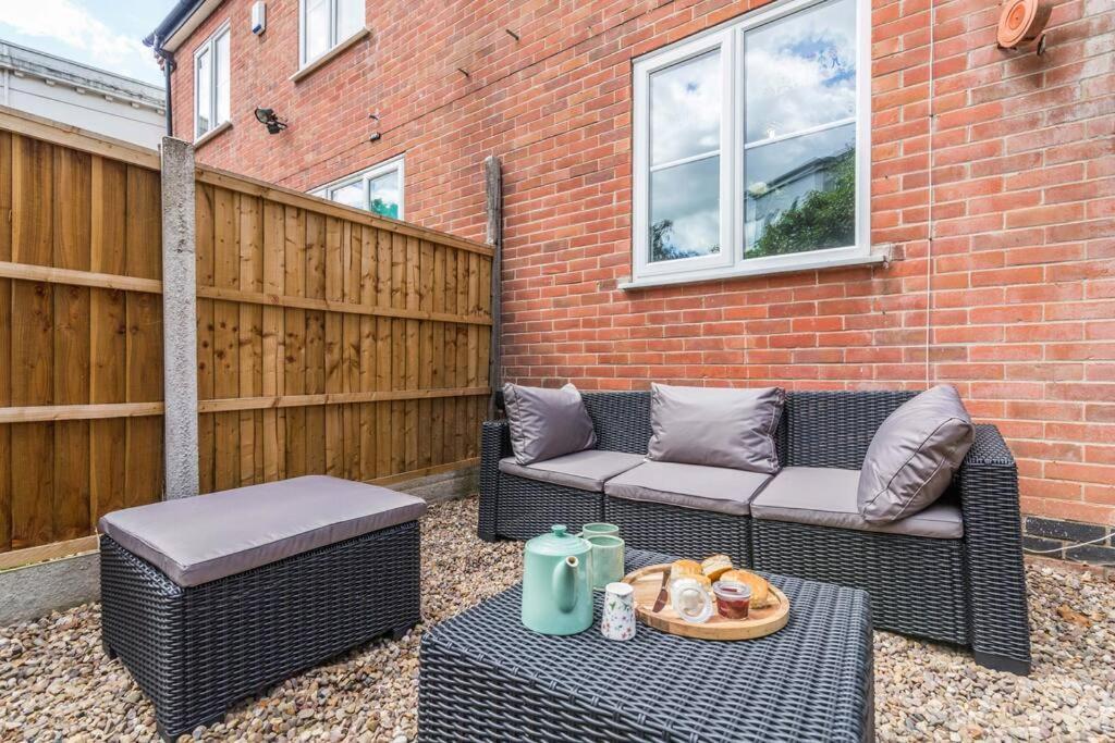 Holiday home Lovely With Four Bedrooms And Private Garden And Parking, Close To Centre